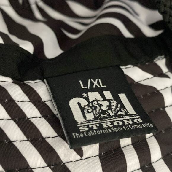 CALI STRONG Reversible Bucket Hat Zebra Print NEW - Picture 4 of 6